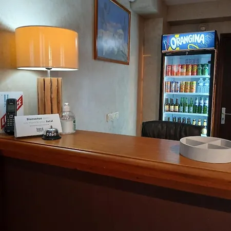 Logis Les Confins Du Perche 酒店