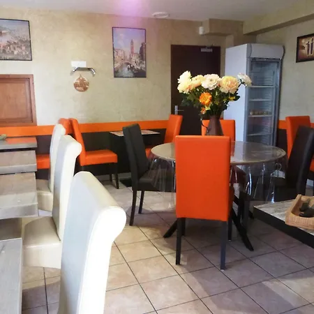 Logis Les Confins Du Perche Sceaux-sur-Huisne