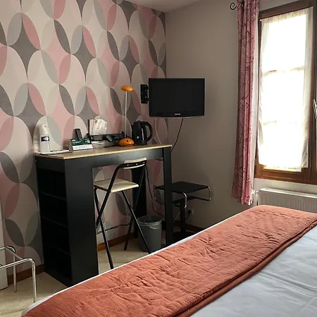 Logis Les Confins Du Perche 酒店 于讷河畔索镇