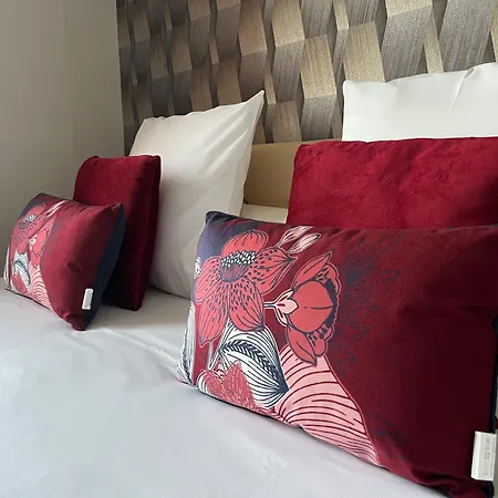 Logis Les Confins Du Perche 2*