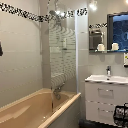 Logis Les Confins Du Perche 酒店 2*