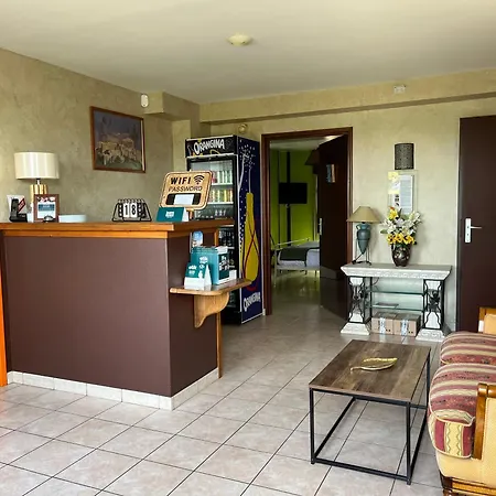 Hotel Logis Les Confins Du Perche Sceaux-sur-Huisne