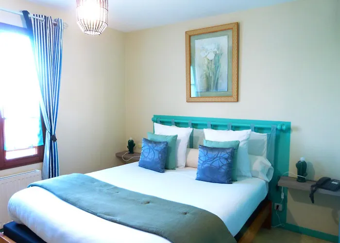 Hotel Logis Les Confins Du Perche 2*