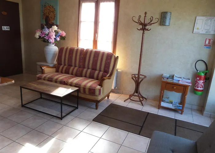 Logis Les Confins Du Perche 2* Sceaux-sur-Huisne