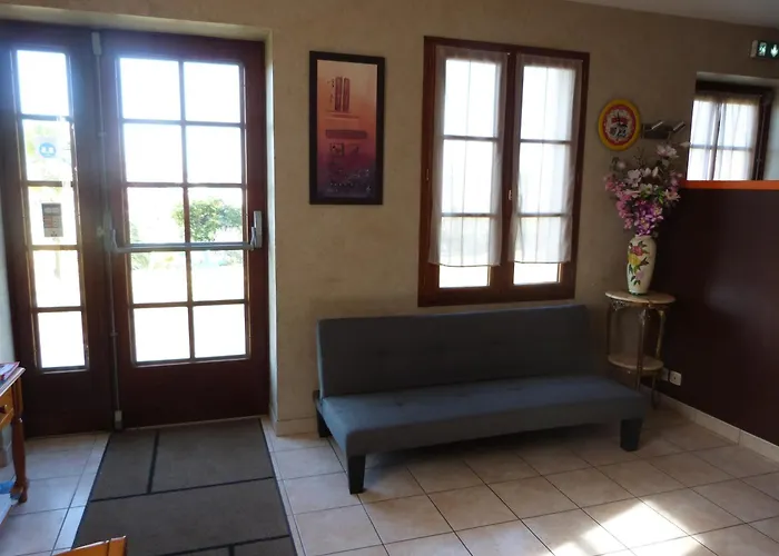 Logis Les Confins Du Perche Hotel