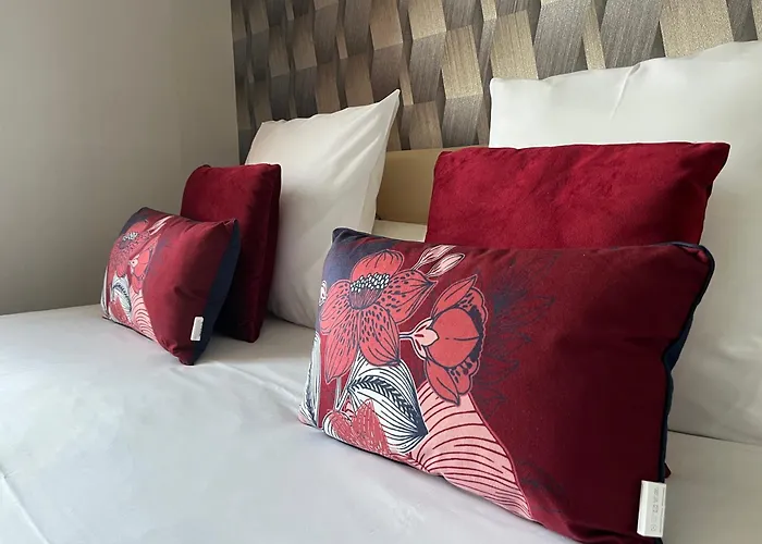 Logis Les Confins Du Perche 2*