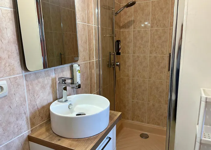 Logis Les Confins Du Perche 2* Sceaux-sur-Huisne