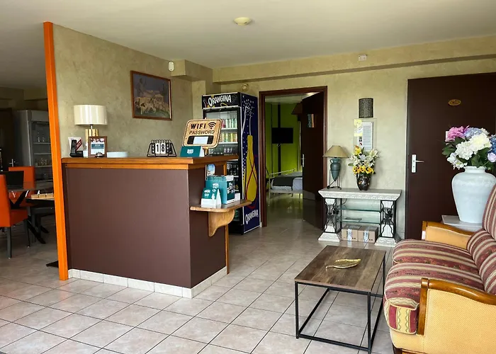 Hotel Logis Les Confins Du Perche Sceaux-sur-Huisne