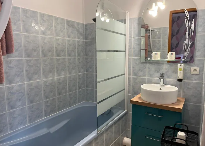 Logis Les Confins Du Perche Hotel 2*