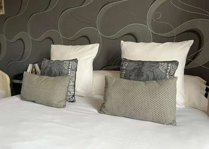 Hotel Logis Les Confins Du Perche